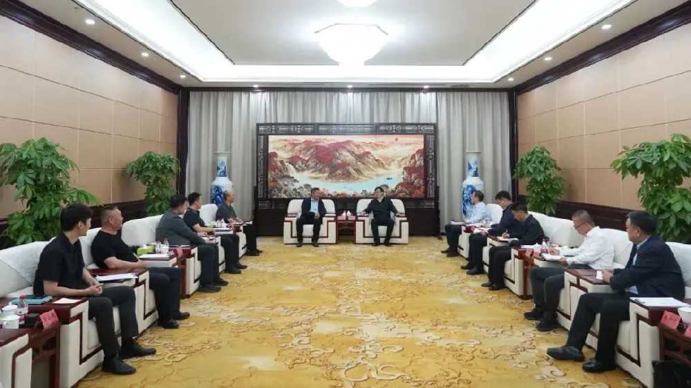 新疆維吾爾自治區(qū)塔城地區(qū)地委書記支現(xiàn)偉會(huì)見天津迅爾科技股份有限公司一行